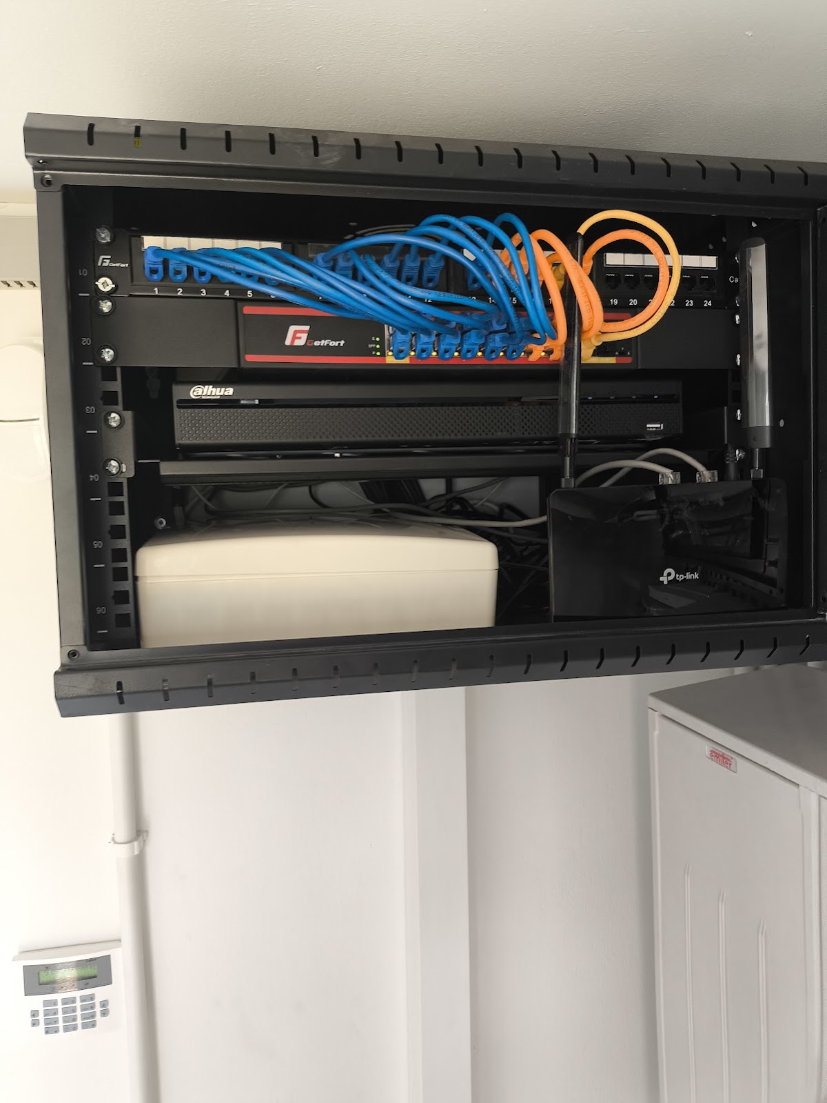 Szafa sieciowa z rejestratorem Dahua